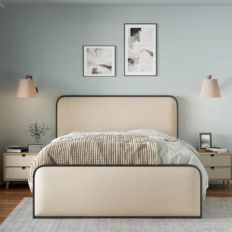 Cadre de lit rembourré beige avec tête et pied de lit incurvés, sommier à lattes métalliques, lit plateforme bas, lit à panneaux à oreilles