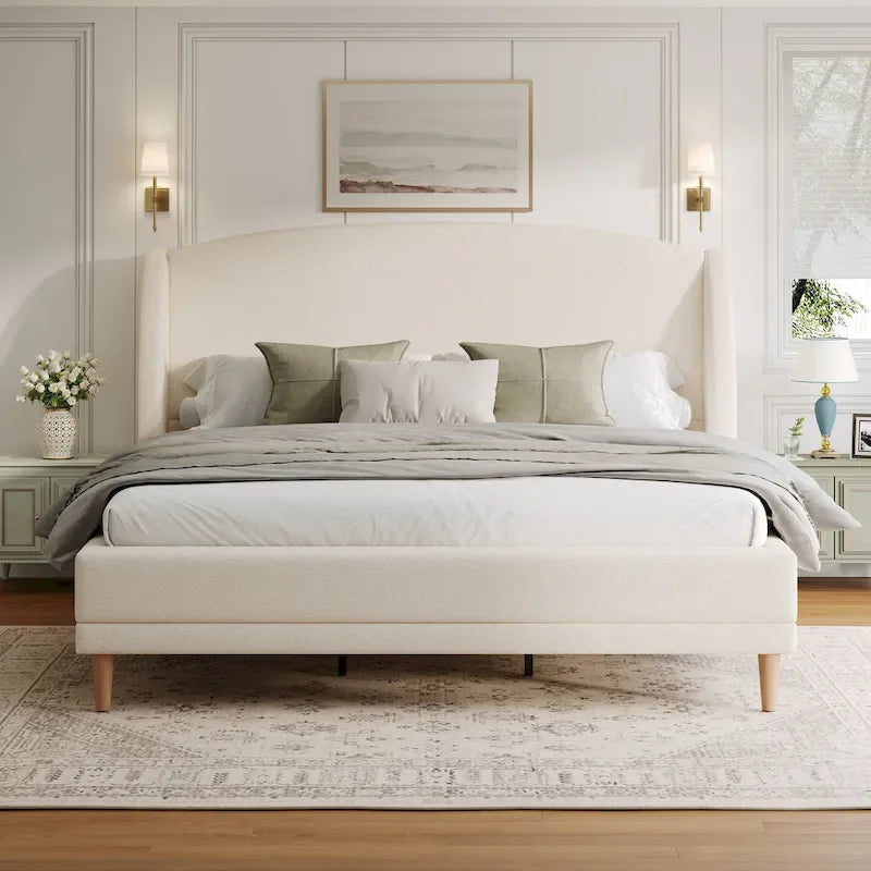 Lit plateforme blanc, cadre rembourré en tissu bouclé, tête de lit aux coins arrondis, lit à oreilles avec sommier à lattes en bois et pieds centraux en métal