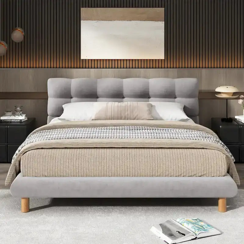 Lit plateforme gris avec tête de lit en forme de biscuit, lit à oreilles rembourré, lit bas avec pieds ronds en bois