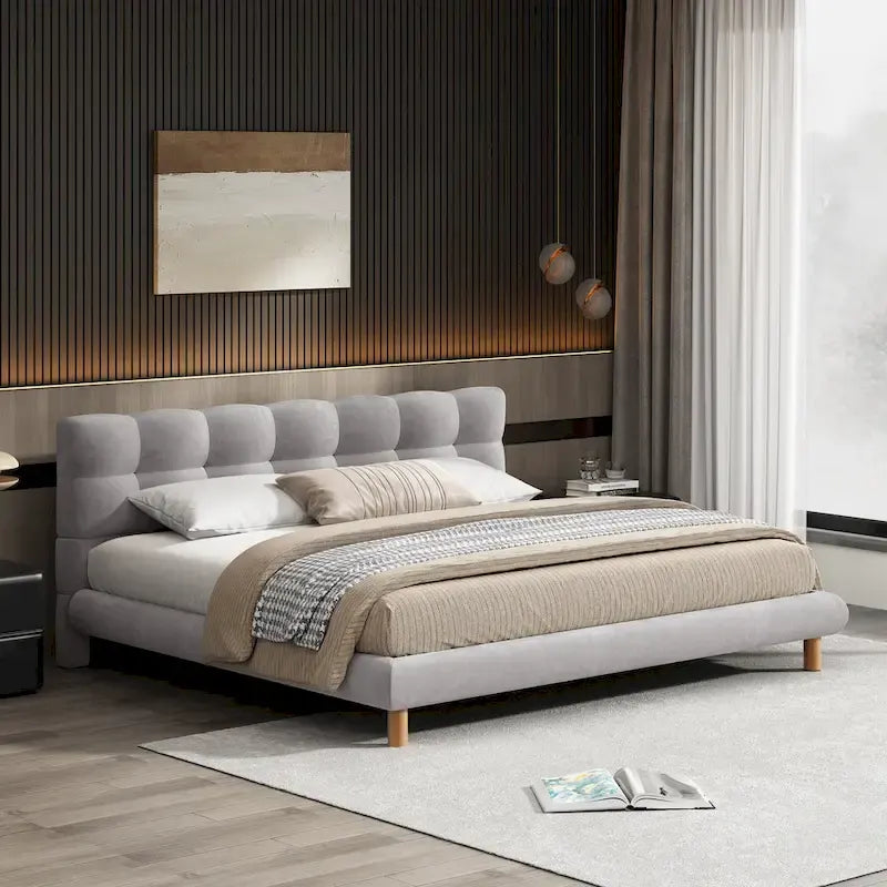Lit plateforme gris avec tête de lit en forme de biscuit, lit à oreilles rembourré, lit bas avec pieds ronds en bois