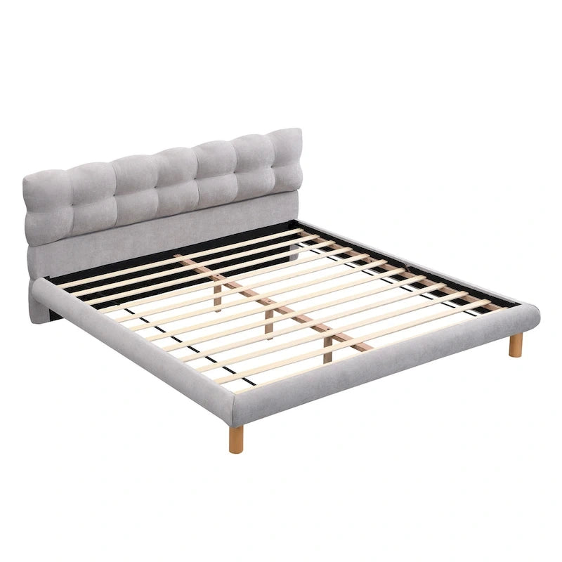 Lit plateforme gris avec tête de lit en forme de biscuit, lit à oreilles rembourré, lit bas avec pieds ronds en bois