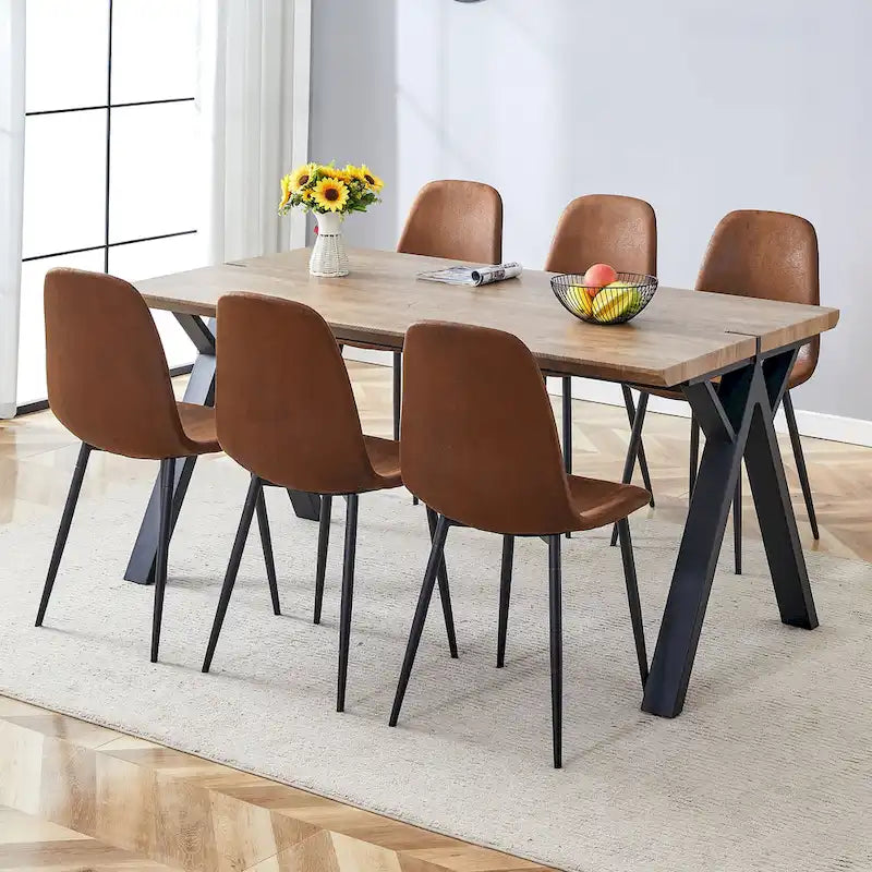 Ensemble de salle à manger moderne avec table rectangulaire noire en forme de A et chaises à dossier rond