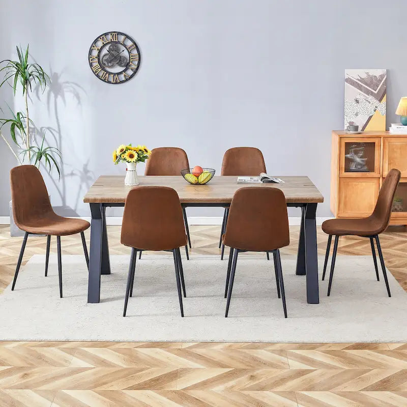 Ensemble de salle à manger moderne avec table rectangulaire noire en forme de A et chaises à dossier rond