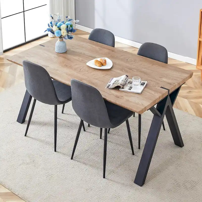 Ensemble de salle à manger moderne avec table rectangulaire noire en forme de A et chaises à dossier rond