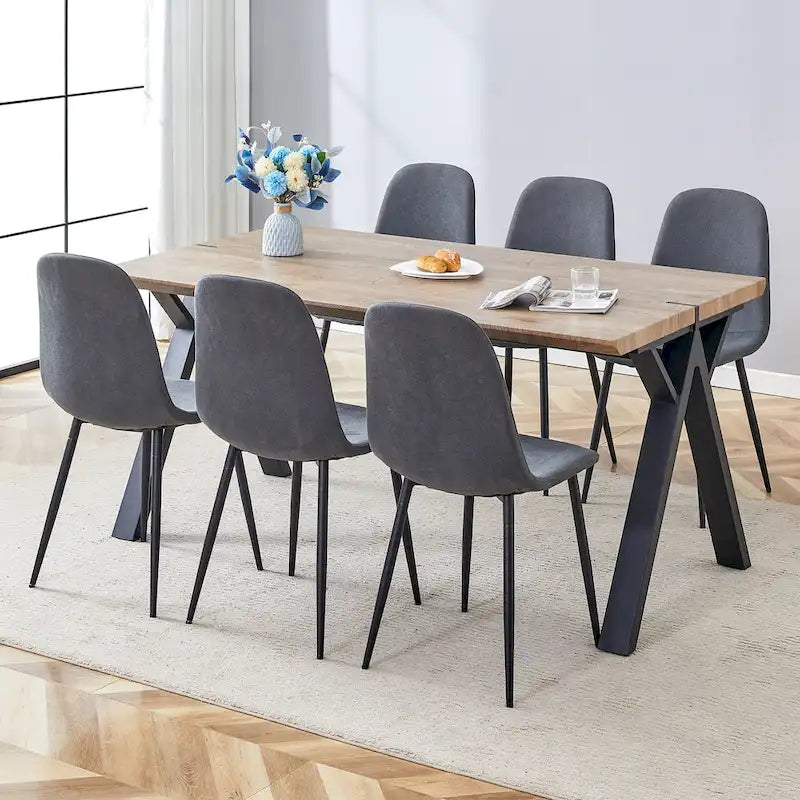 Ensemble de salle à manger moderne avec table rectangulaire noire en forme de A et chaises à dossier rond