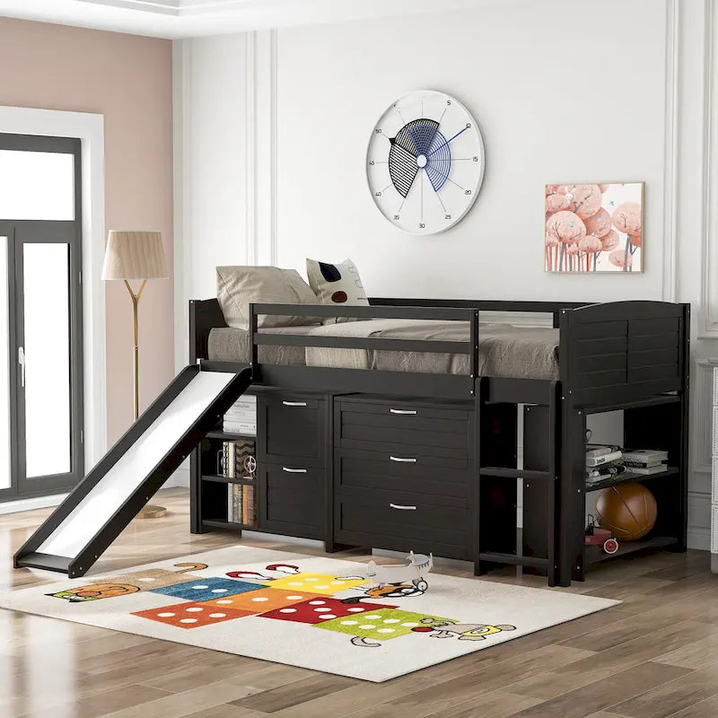 Lit mezzanine bas en pin pour deux personnes avec placards, étagères et toboggan