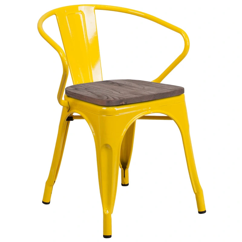 Chaise en métal avec assise et accoudoirs en bois