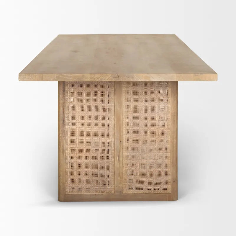 Table de salle à manger rectangulaire Grier en bois massif brun clair avec piètement orné de rotin