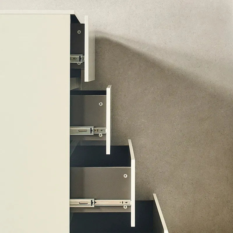 Commode contemporaine en bois à quatre tiroirs Liv