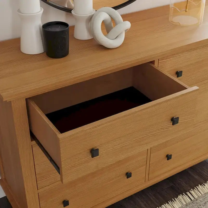 Lit King en bois brun Oak Park, deux tables de chevet et commode