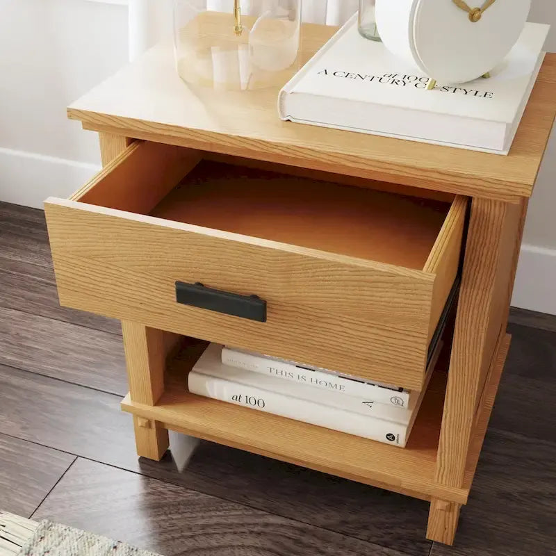 Lit King en bois brun Oak Park, deux tables de chevet et commode