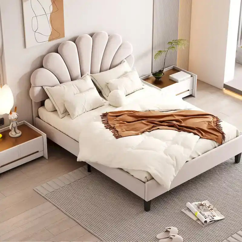 Lit plateforme capitonné avec tête de lit en velours à motif floral