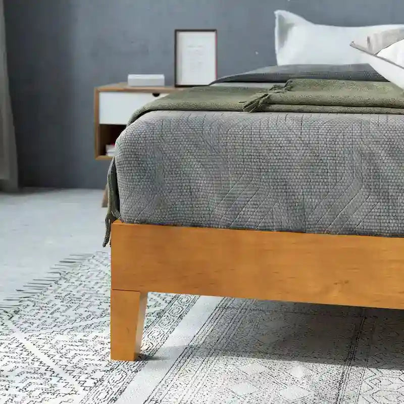 Cadre de lit plateforme de luxe en bois de pin rustique Priage by ZINUS