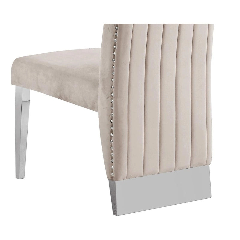 Chaise de salle à manger de qualité supérieure comprenant un dossier plissé, des clous décoratifs et des pieds chromés (lot de 2)