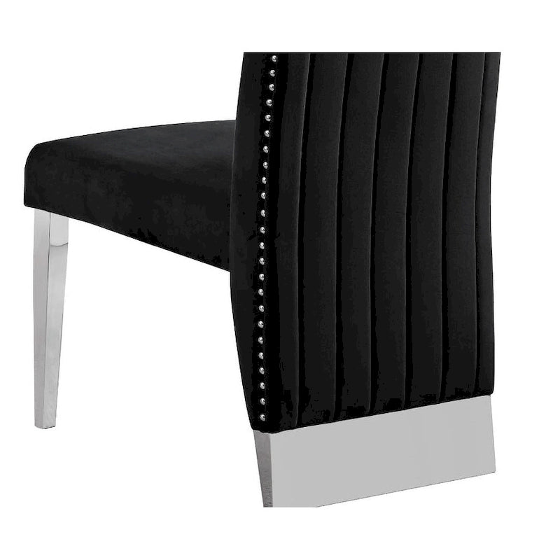 Chaise de salle à manger de qualité supérieure comprenant un dossier plissé, des clous décoratifs et des pieds chromés (lot de 2)