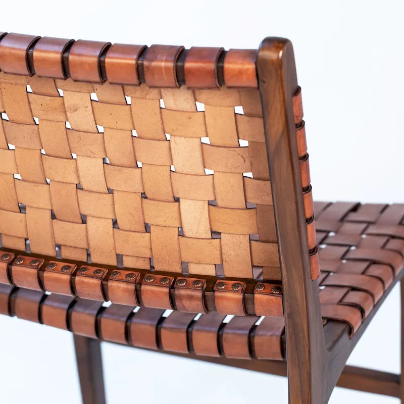 Chaise de salle à manger Maverick en cuir pleine fleur tissé avec structure en teck
