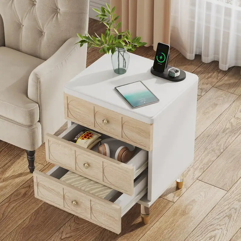 Table de chevet blanche et dorée avec 3 tiroirs