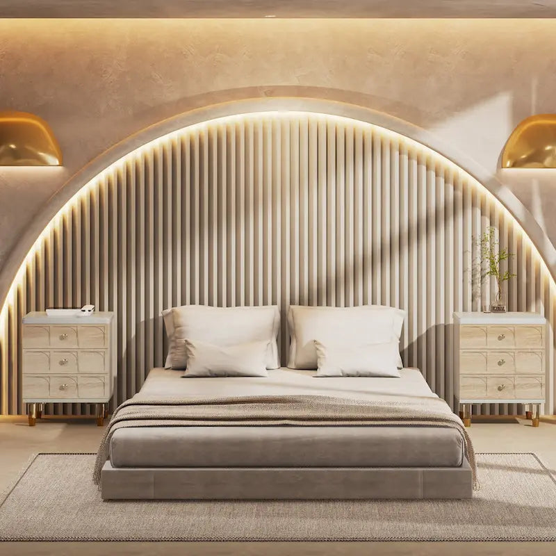 Table de chevet blanche et dorée avec 3 tiroirs