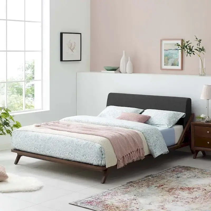 Lit plateforme Luella Queen en tissu rembourré