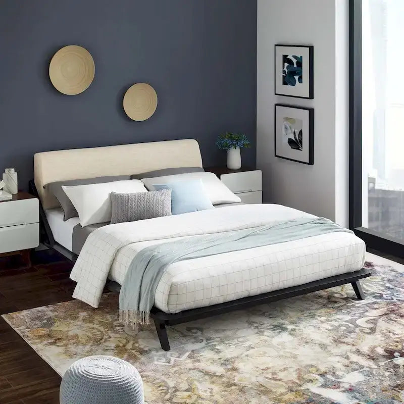 Lit plateforme Luella Queen en tissu rembourré