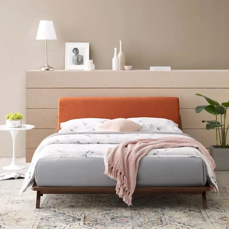 Lit plateforme Luella Queen en tissu rembourré