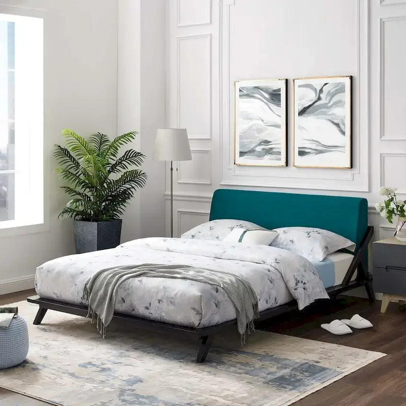 Lit plateforme Luella Queen en tissu rembourré