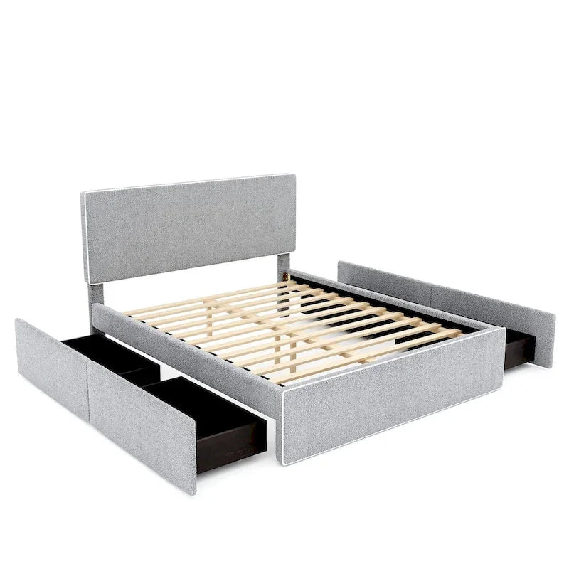 Lit plateforme double entièrement recouvert de polaire, avec 4 tiroirs et bordure dorée sur la tête et le pied de lit.