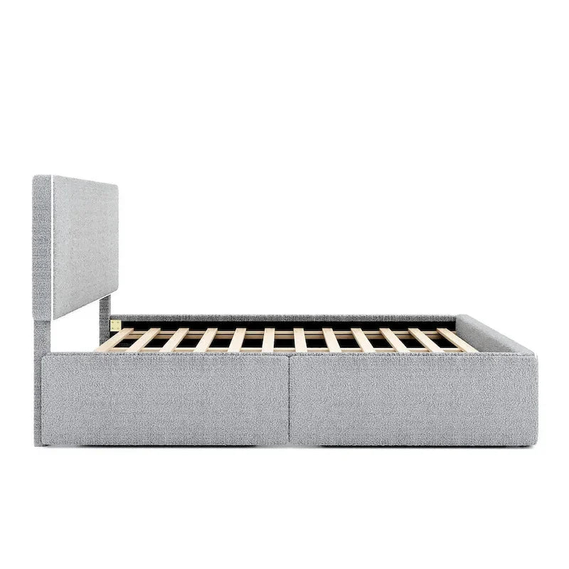 Lit plateforme double entièrement recouvert de polaire, avec 4 tiroirs et bordure dorée sur la tête et le pied de lit.