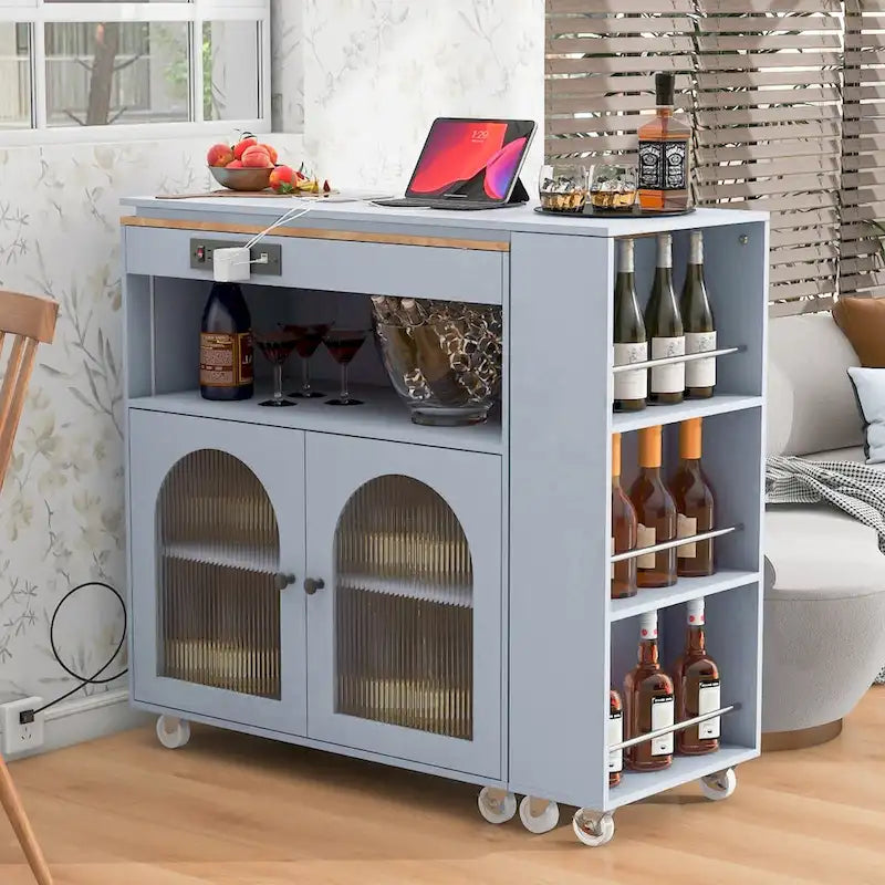 Desserte de cuisine en bois d'hévéa avec abattant, table extensible, 2 portes vitrées cannelées, éclairage LED et prise électrique.