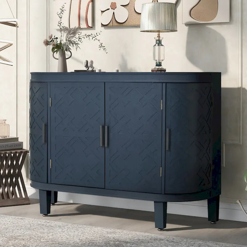 Buffet d'appoint en bois avec portes à motifs antiques, idéal pour un couloir, une entrée, un salon ou une chambre.