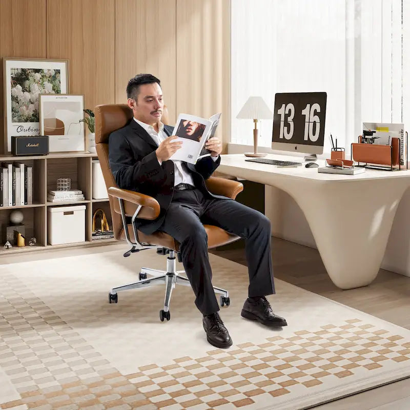 Fauteuil de bureau pivotant à dossier haut réglable en similicuir marron Glitzhome, style moderne du milieu du siècle, avec accoudoirs et vérin à gaz