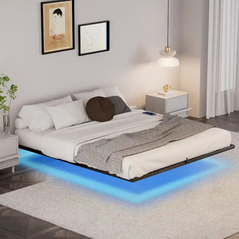 Lit flottant moderne avec éclairage LED, station de recharge et cadre en métal